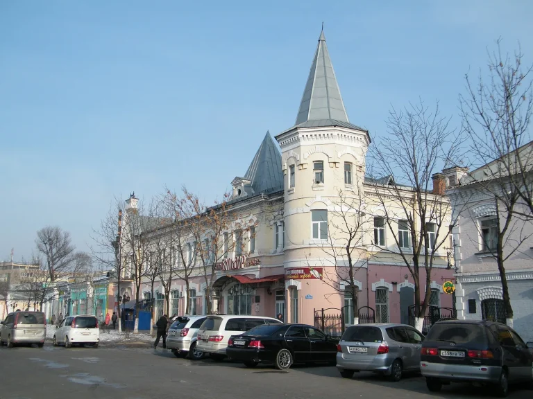 Исторический магазин «Кунст и Альберс» в Уссурийске