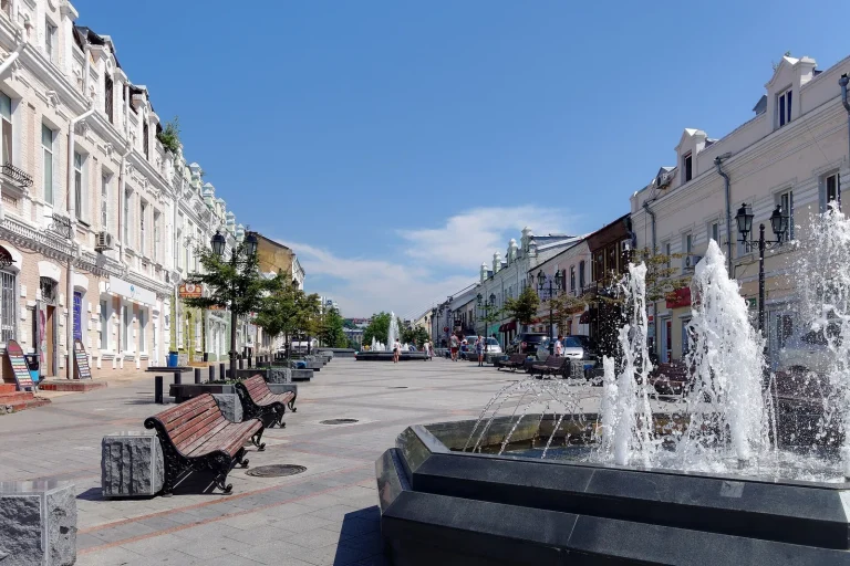 Прогулочная улица Адмирала Фокина